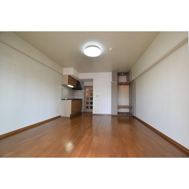 居室・リビング　天井照明は無償設備です。