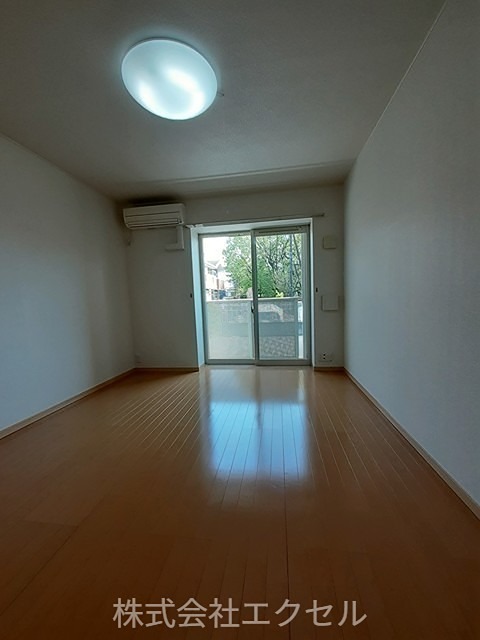 居室・リビング　フローリングきれいなお部屋です。