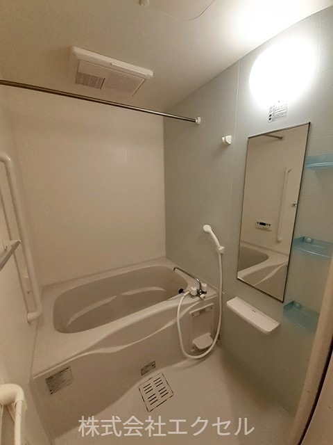 バス・シャワールーム　きれいな浴室です。