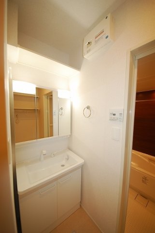 洗面設備　※写真は同シリーズ類似物件を含む為現況優先とさせて頂きます