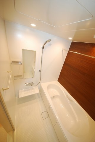 バス・シャワールーム　※写真は同シリーズ類似物件を含む為現況優先とさせて頂きます