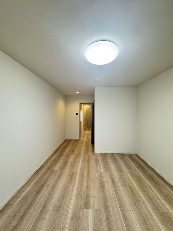 その他部屋・スペース　開放的な寝室です