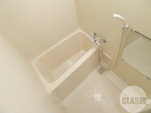 バス・シャワールーム　キレイにリフォームされています♪