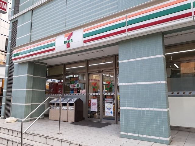コンビニ　セブンイレブン（コンビニ）まで300m