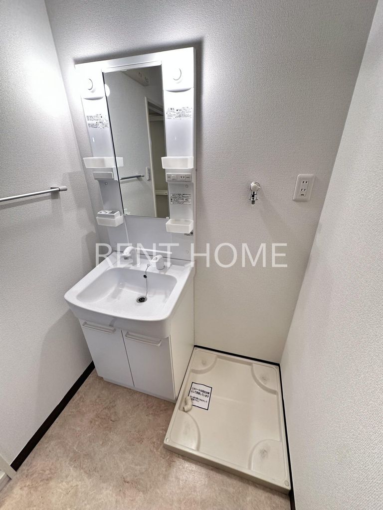 洗面設備　シャンプードレッサーの独立洗面台です。