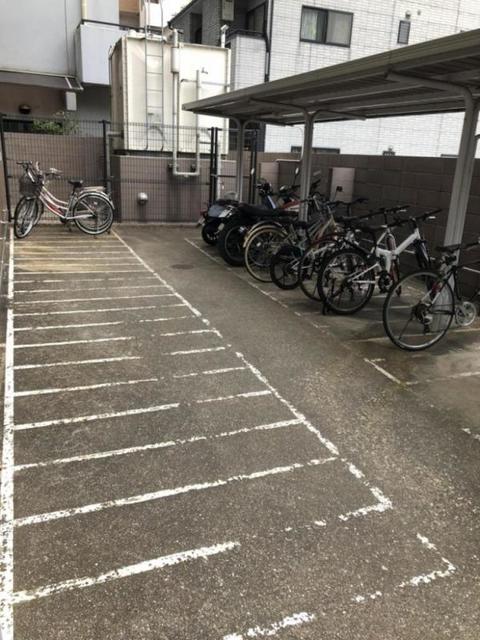 その他共有部分　【駐輪場】駐輪ステッカー代５００円かかります。