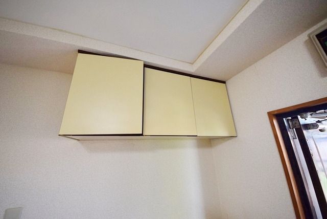 その他　～玄関上部収納～