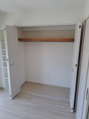 収納　お洋服もたくさんしまえます