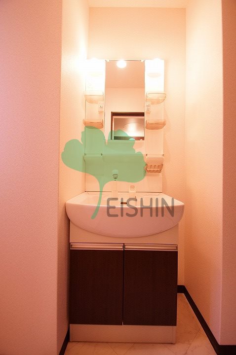 洗面設備　シンプルで使いやすい洗面台です！