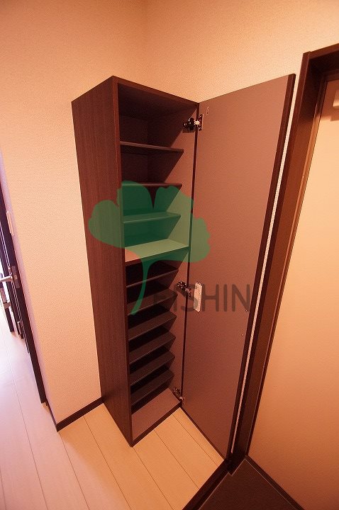 玄関　下駄箱もしっかりついてます！