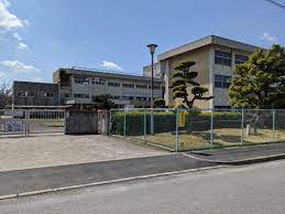 小学校　斑鳩町立斑鳩西小学校（小学校）まで288m