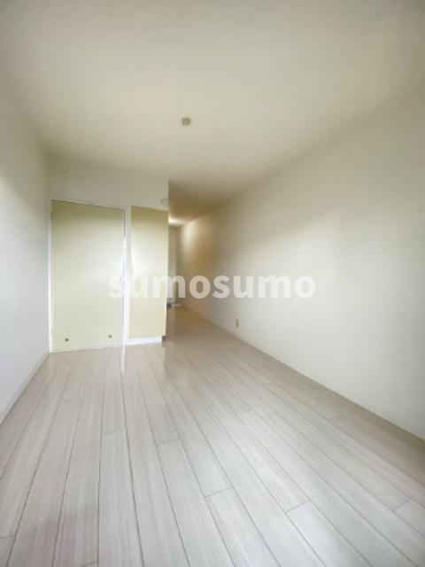 その他部屋・スペース　広くて明るい寝室