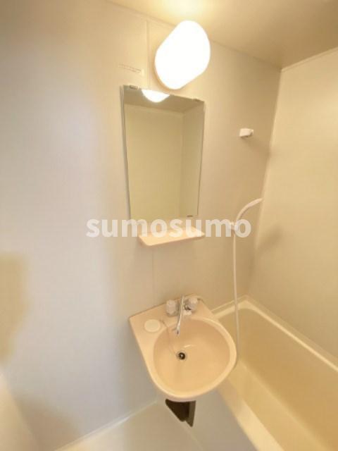 洗面設備　コンパクトで使いやすい洗面所