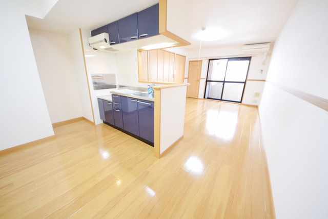 居室・リビング　～すっきりした間取りです～