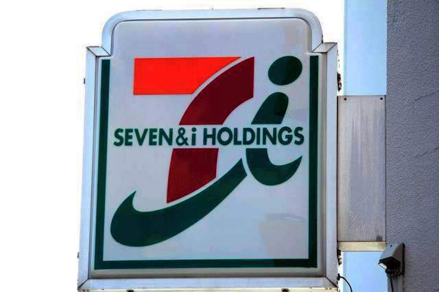 コンビニ　セブンイレブン（コンビニ）まで206m