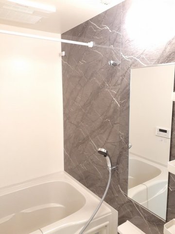 バス・シャワールーム　コンパクトで使いやすいお風呂です