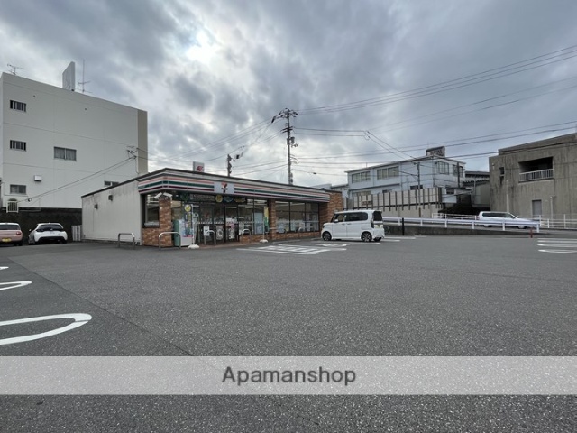 コンビニ　セブンイレブン（コンビニ）まで727m