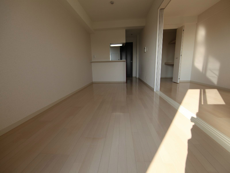 居室・リビング　ＬＤＫ10.8帖　洋室6帖とつなげても仕切っても使えます