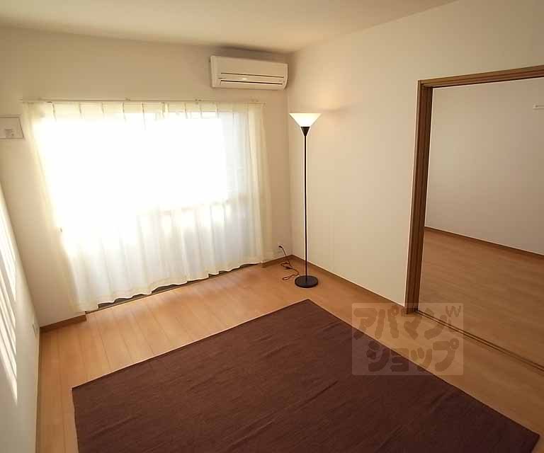 居室・リビング　１０．３帖のゆとりあるリビング