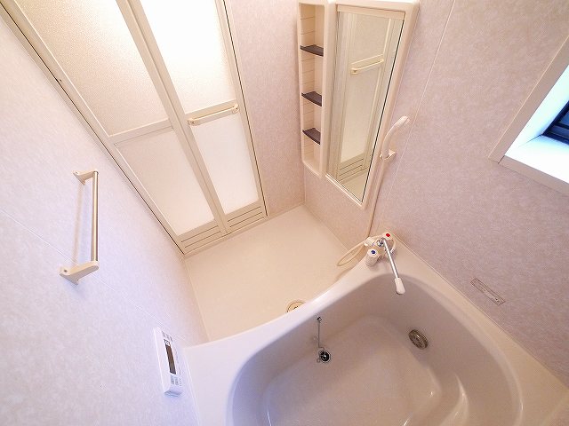 バス・シャワールーム　落ち着いた空間のお風呂です