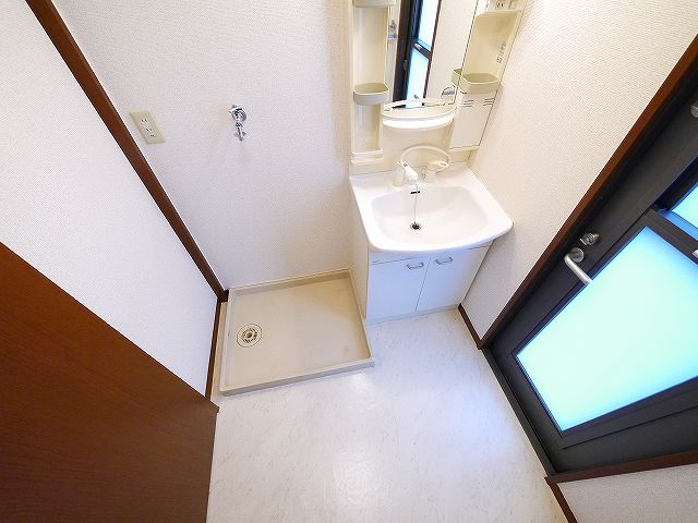 洗面設備　ゆったりとスペースのある洗面所