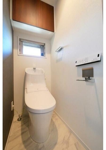 トイレ　落ち着いた色調のトイレです♪