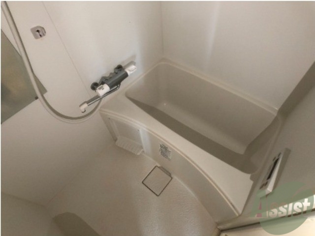 バス・シャワールーム　追い焚き機能が付いているのでいつでも温かいお風呂に入れますよ