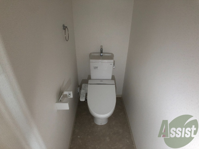 トイレ　ウォシュレット付きのトイレです。お手入れも楽ちんですね。