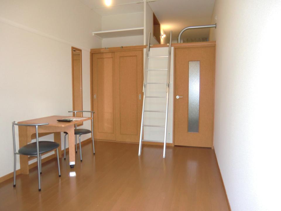 居室・リビング　同タイプ物件の為、形状や間取寸法、色調等が実際とは異なります