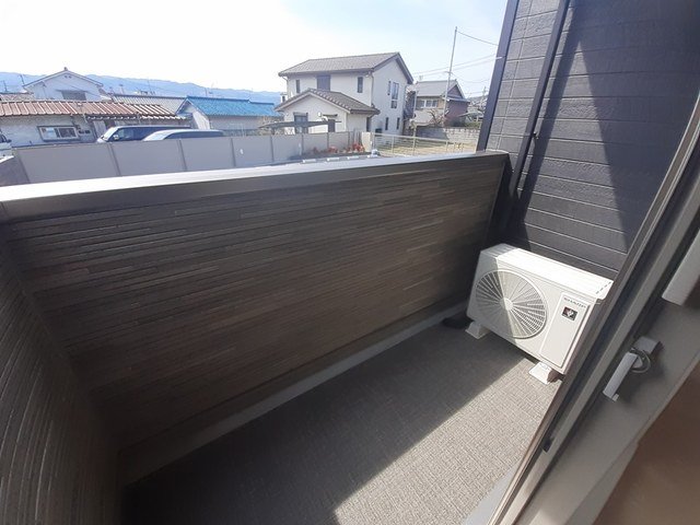 バルコニー　お洗濯にも便利なバルコニー付き