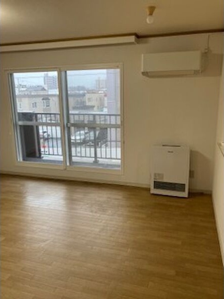 居室・リビング　明るいリビングで気持ちも明るくなりますね♪