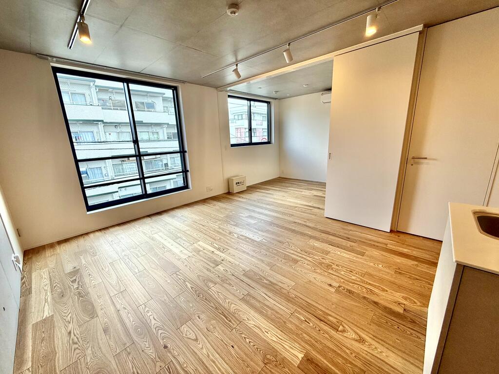 居室・リビング　Wi－Fi 無料、エアコン２台、Low-Eガラス、収納充実！