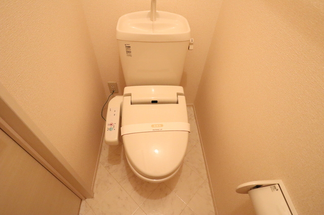 トイレ　温水洗浄暖房便座