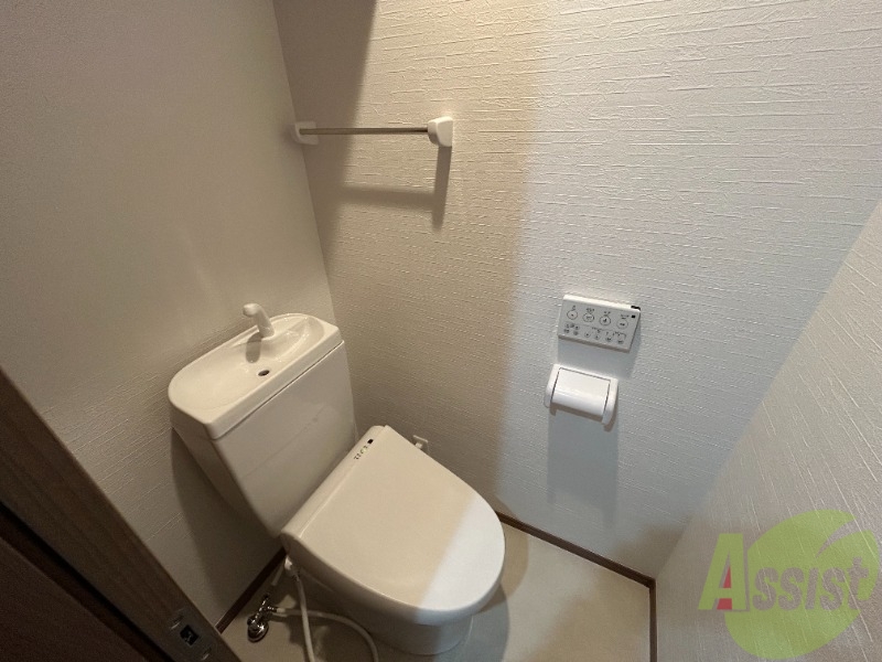 トイレ　トイレは温水洗浄便座となっており、快適にお使いいただけます。