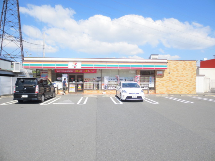 コンビニ　セブンイレブン（コンビニ）まで364m