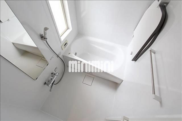 バス・シャワールーム　ゆったりと開放的な浴室です