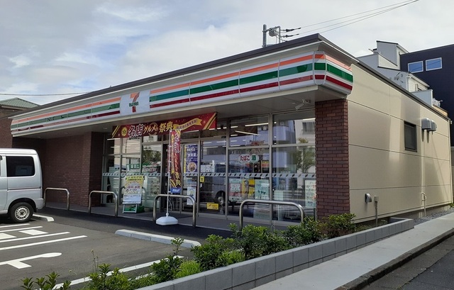 コンビニ　デイリーヤマザキ（コンビニ）まで86m