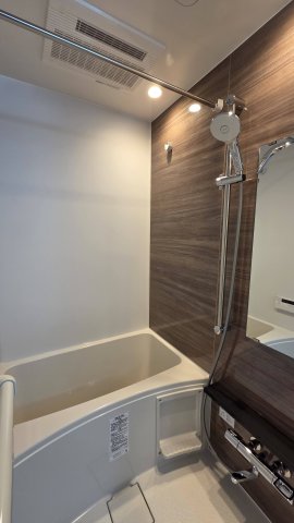 バス・シャワールーム　室内写真は401号室のものになります※各階奇数号室は同間取り