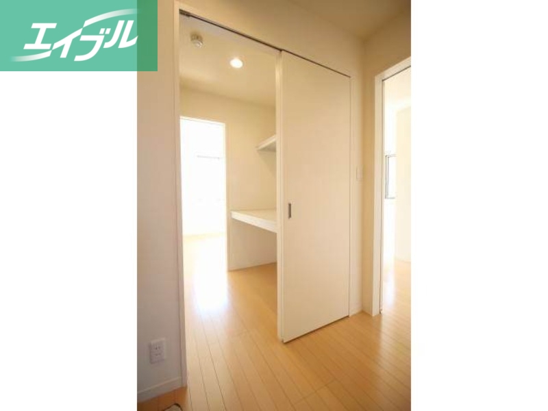 収納　ウォークスルークロゼット