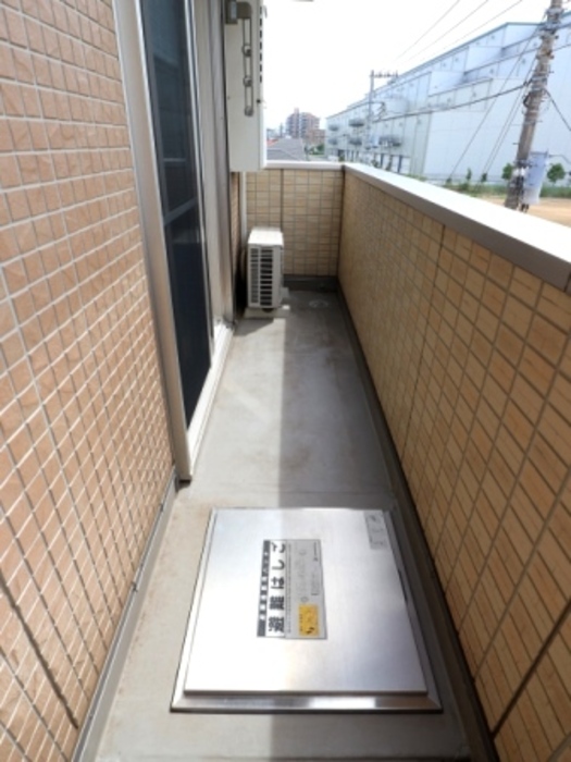 バルコニー　バルコニーからの眺めを楽しみながら食事をしませんか