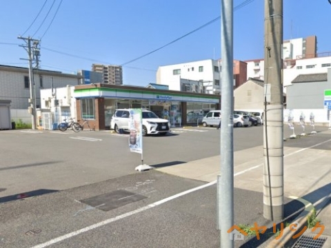 コンビニ　ファミリーマート上名古屋四丁目店（コンビニ）まで398m