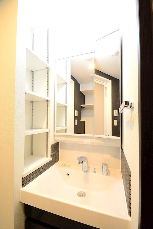 洗面設備　コンパクトで使いやすい洗面所