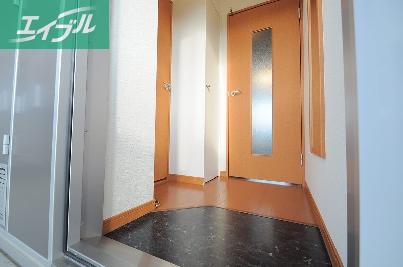 玄関　※写真と現状が異なる場合は現状を優先