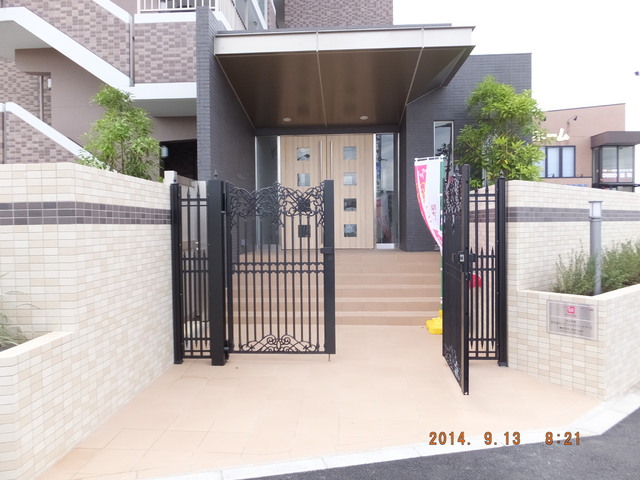 エントランス　物件エントランス