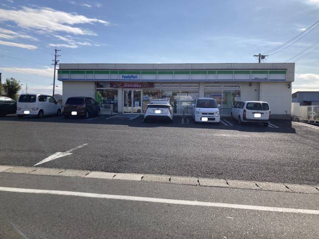 コンビニ　ファミリーマート各務原にんじん通店（コンビニ）まで908m