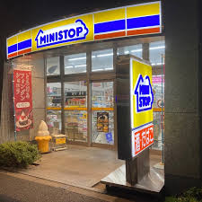 コンビニ　ミニストップ新宿左門町店（コンビニ）まで383m