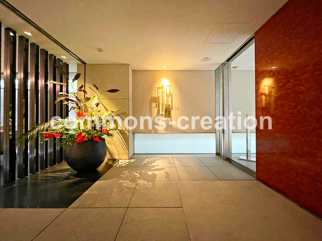 コンビニ　ファミリーマート恵比寿南一丁目店（コンビニ）まで161m