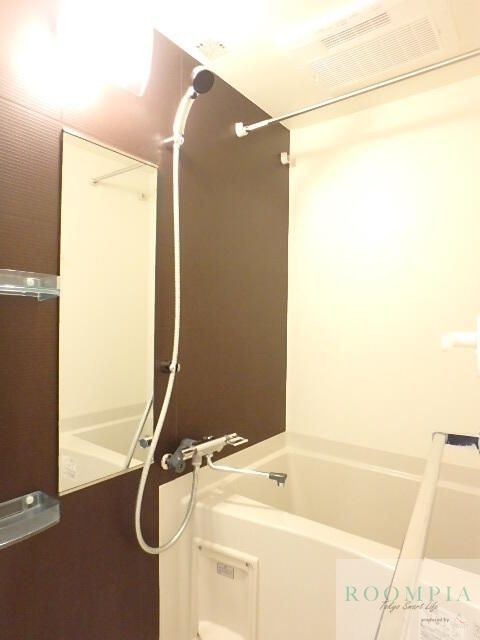 バス・シャワールーム　※同タイプの別のお部屋です。