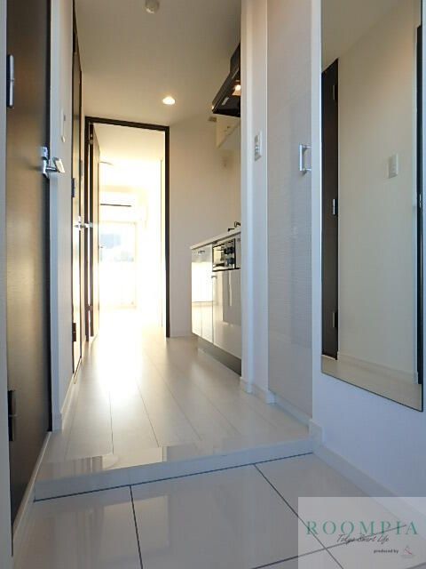 玄関　※同タイプの別のお部屋です。