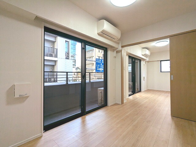 その他部屋・スペース　角部屋２面採光明るく開放感ある室内です